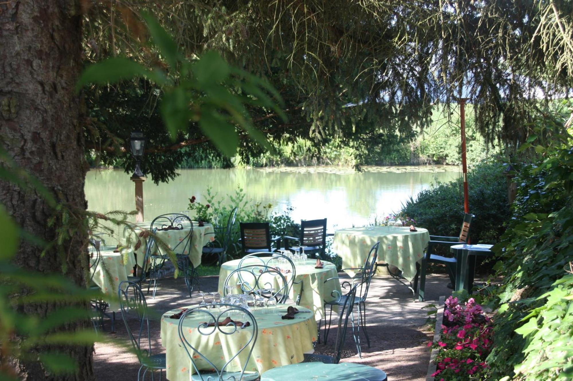 L'Auberge Du Port Des Roches Luche-Pringe Bagian luar foto