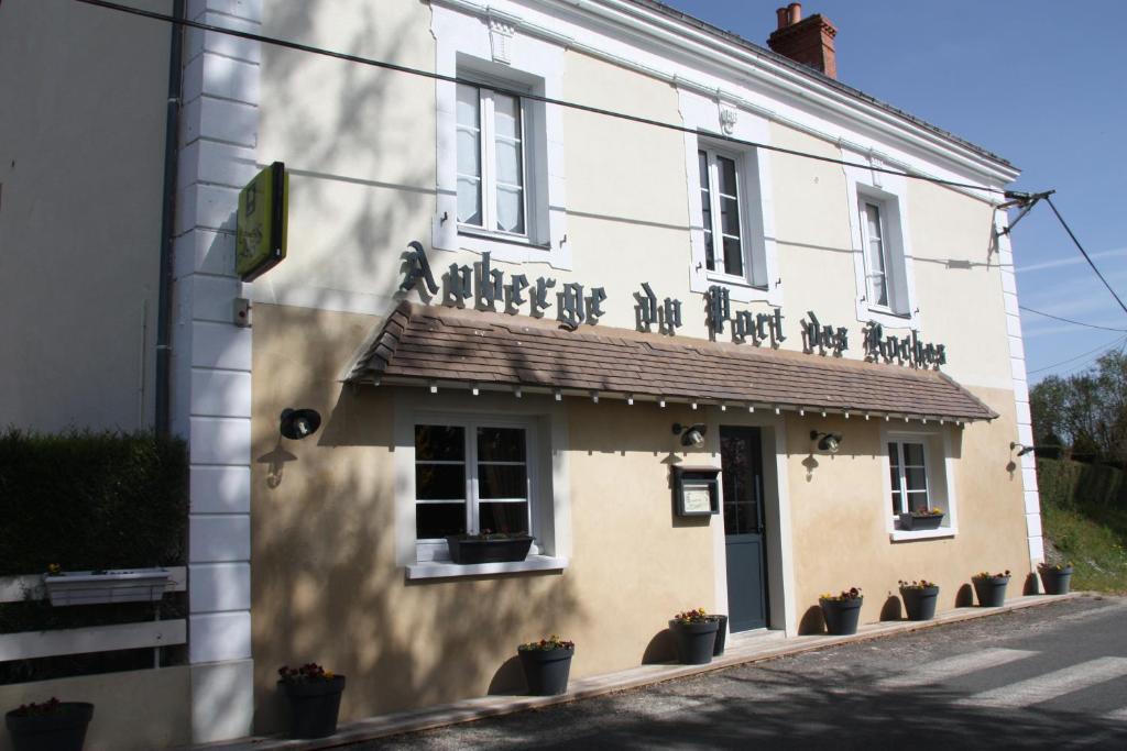 L'Auberge Du Port Des Roches Luche-Pringe Bagian luar foto